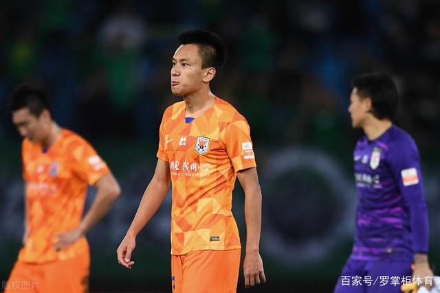 特朗普受邀亲临总决赛场边：尼克斯冲冠的光环与噪音
